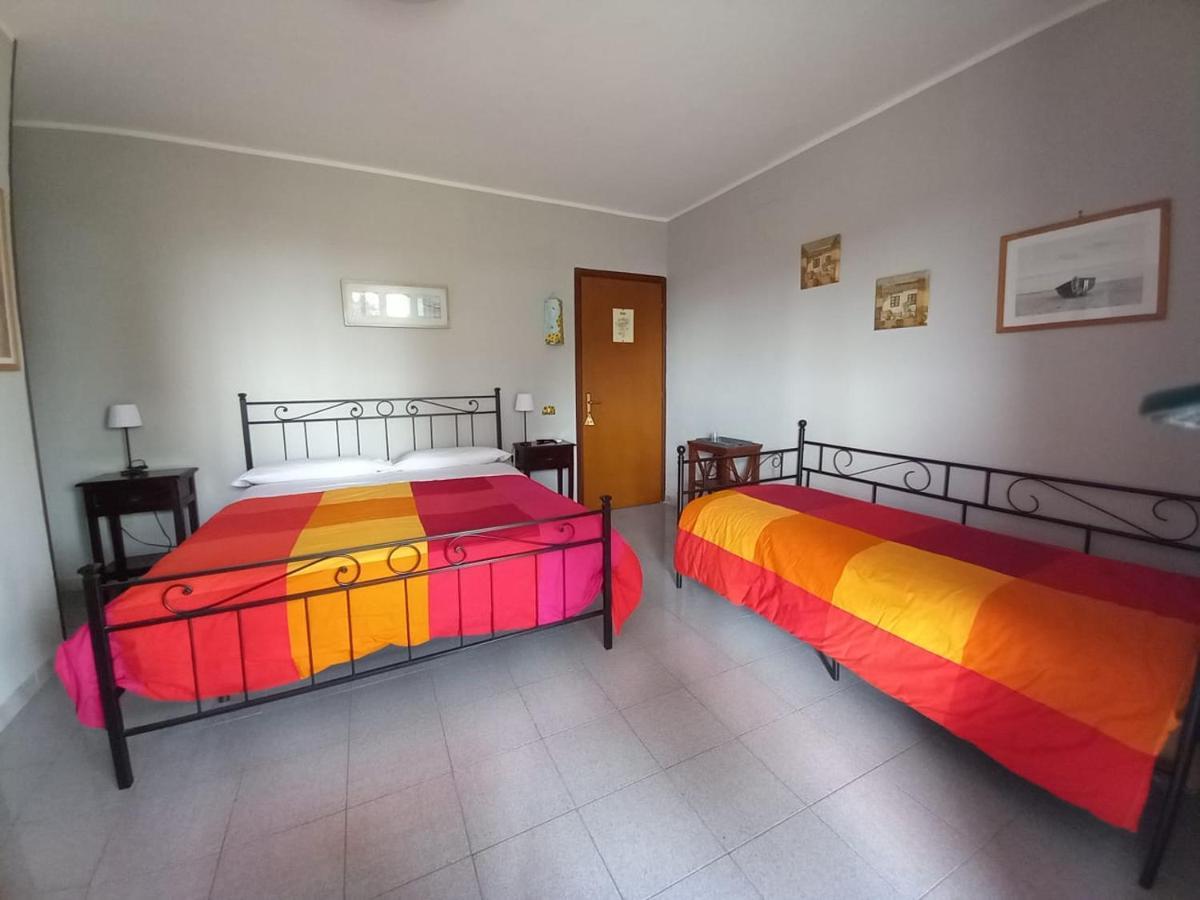 Hotel Il Grifo à Sabaudia Extérieur photo
