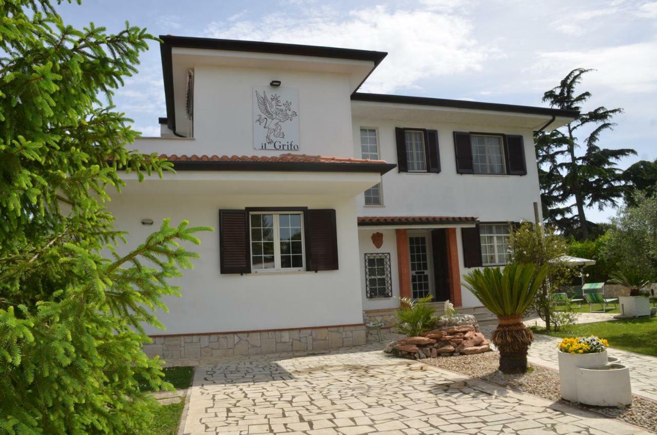 Hotel Il Grifo à Sabaudia Extérieur photo