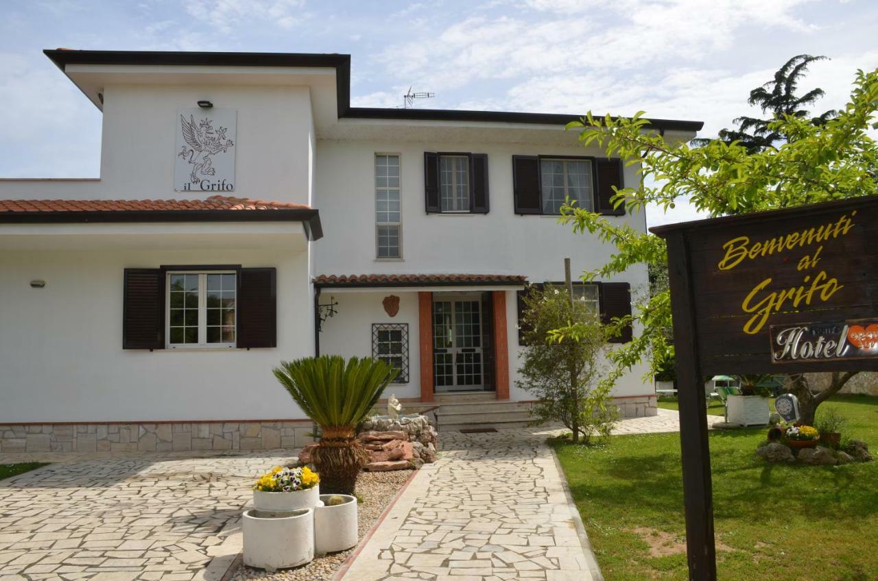 Hotel Il Grifo à Sabaudia Extérieur photo